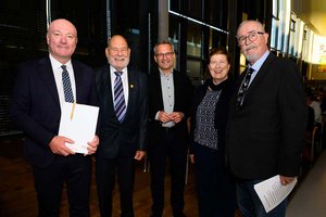 32. Kärntner Herztag mit KABEG-Vorstand Dr. Arnold Gabriel, Ing. Dietmar Kandolf (Stv. Präsident Herzverband), Gesundheits-Stadtrat Mag. Franz Petritz, Gemeinderätin Gabriela Holzer und der Präsident des Herzverbandes OMR Dr. Dieter Kopper. Foto: SK/Hude