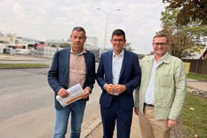 v.l.n.r.: Thomas Unterüberbacher (Leiter Straßenbauamt Klagenfurt), LHStv. Martin Gruber und StR. Julian Geier. Foto: Büro LHStv. Gruber