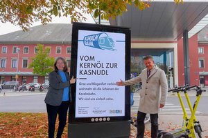 Bürgermeisterin Elke Kahr und Bürgermeister Christian Scheider präsentieren die gemeinsame Werbelinie der Landeshauptstädte zur Koralmbahn. Foto: StadtKommunikation Graz/Tatschl