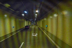 LKW prallte bei Unterflurtrasse Lendorf gegen beide Tunnelwände. Foto: Google Street View