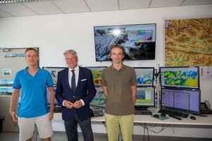 Klimaexperte Gerhard Hohenwarter, LH Peter Kaiser und Christian Stefan, Leiter Regionalstelle Kärnten. Foto: LPD Kärnten/Stein