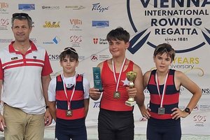 VIRR Vienna International Rowing Regatta, Siegerehrung. Gold für Theodor Jan Eberhart. Foto: zVg