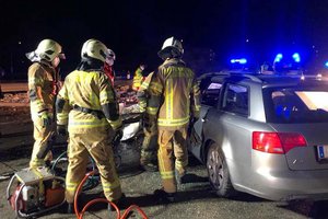 Unfall auf der A2 bei Abfahrt Minimundus: 39-jährige Klagenfurterin stirbt. Foto: Berufsfeuerwehr Klagenfurt
