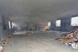 Brand in Lagerhalle im Osten von Klagenfurt. Foto: FF Haidach