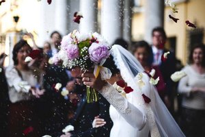Mehrere tausend Euro: Brautpaar bei Hochzeitsfeier bestohlen
