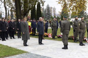 Militärkommandant Brigadier Philipp Eder und Landeshauptmann Peter Kaiser beim Allerseelengedenken. Foto: LPD Kärnten/Just