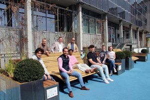 HTL 1 Lastenstraße verwandelt heißen Vorplatz in einen „sChOOLGREENSPOT“. Foto: StadtKommunikation/Spatzek