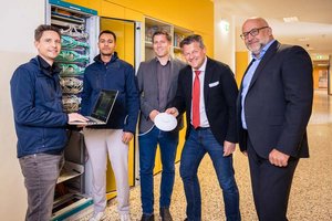 Die STW-Techniker Günther Haubiz und Delio Schögl, Vizebürgermeister Philipp Liesnig, Bürgermeister Christian Scheider, STW-Vorstand Erwin Smole. Foto: Michael Stabentheiner