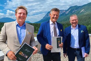 Die Bürgermeister Günther Albel, Christian Scheider und Martin Kulmer zu Besuch im Logistk Center Austria Süd in Fürnitz. Foto: Öffentlichkeitsarbeit Villach