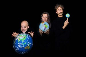 Genesis: Surrealer Zirkus mit Musik in den Kammerlichtspielen. Foto: Natali Glisic