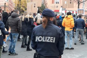 Corona-Großdemo am Samstag führt zu Umleitungen und Verspätungen im Liniennetz der Stadtbusse. Foto: Mein Klagenfurt