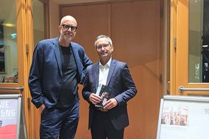 Kulturstadtrat Mag. Franz Petritz und Robert Schabus bei der Eröffnung des Filmfestivals im Gemeindezentrum St. Ruprecht. Foto: Büro Petritz