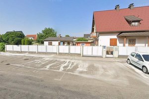 Verblasste Parkplatzmarkierungen sorgen in der Kriemhildgasse für Probleme. Foto: Google Street View