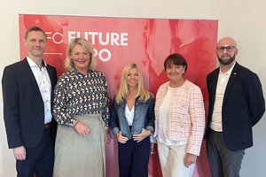 vlnr: Danny Güthlein, BFC Beirat, Daniela Stein, BFC Gründerin und Geschäftsführerin, Sabrina Hafner, Moderatorin, Herta Stockbauer, BFC Beirätin, Lorenz Pfeifer, Kärntner Messen. Foto: Business Frauen Center