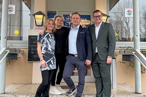 Wirtschaftsreferent Stadtrat Julian Geier mit (v.l.): Petra Brommer, Susanne Piessnegger, Wolfgang Brommer. Foto: Büro Stadtrat Geier