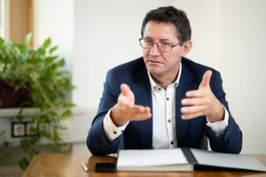 Kärntens Landwirtschaftskammer-PräsidentPräsident Siegfried Huber begrüßt den Beschluss zur Absenkung des Wolfschutzstatus. Foto: Paul Gruber