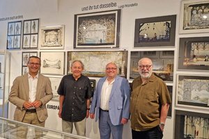 Kulturreferent Stadtrat Mag. Franz Petritz mit Bühnenbildner Hannes Rader, Mag. Alexander Gerdanovits (Leiter Abt. Kultur) und Kurator Günter Schmidauer. Foto: StadtKommunikation/Glinik 