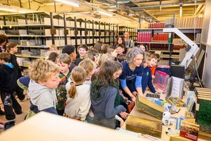 150 Volksschulkinder erlebten Uni-Alltag bei der „Uni für Kinder“ in Klagenfurt. Foto: aau/Hude
