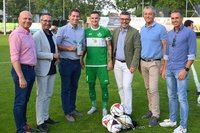 Sonderehrungen für drei erfolgreiche Fußballvereine. Fotos: StadtKommunikation/Pessentheiner