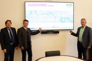Bürgermeister Christian Scheider, Gernot Bürger und Ing. Ingolf Herold informierten über aktuelle Hochwasserschutzprojekte. Foto: StadtKommunikation