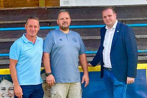 Ausschussobmann für Sport Dieter Schmied, ASV-Obmann Matthias Lampl, Vizebürgermeister Patrick Jonke. Foto: zVg
