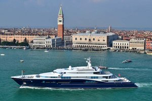 Luxusyacht „Carinthia VII“ in Venedig. Foto: Wikipedia/WintermuteCZ unter Creative Commons Attribution-Share Alike 4.0 International license