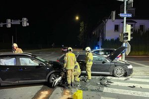 Verkehrsunfall: Lenker unter Drogen, ohne Führerschein mit gestohlenem Kennzeichen. Foto: Berufsfeuerwehr Klagenfurt