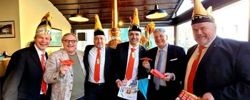 Reinhard Eberhart präsentierte im Bierhaus zum Augustin seine Faschingszeitung „Täglich Fasching“