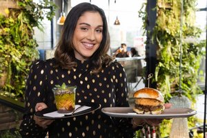 Le Burger präsentiert den ersten „Dubai Schokoladen Burger“ der Welt. Foto: Le Burger