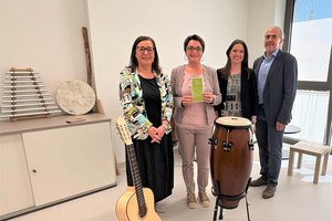 Auch Musiktherapie wird in den Psychiatrischen Ambulatorien angeboten: Christa Rados, Landesrätin Beate Prettner, Eva-Maria Trapp und Thomas Eminger (von links). Foto: Büro Prettner