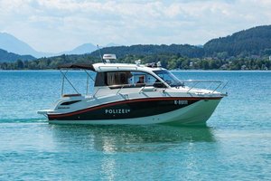 Die Besatzung des Polizeimotorboots wurde zu einem in Seenot geratenen Boot am Wörthersee beordert. Foto: Landespolizeidirektion Kärnten/Symbolbild