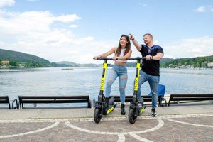 MAX Mobility will Parkverhalten der E-Scooter-Nutzer verbessern, wie hier in Velden. Foto: Nicole Vogt