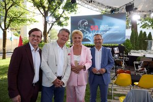 Bürgermeister Christian Scheider, Vizebürgermeister Ronald Rabitsch und Kulturreferent Stadtrat Mag. Franz Petritz mit ORF-Landesdirektorin Karin Bernhard bei der Bachmannpreis-Eröffnung. Foto: Johannes Puch