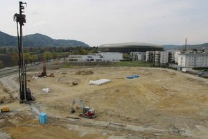 Alpen-Adria Familien- & Sportbad: Baugruben-Umschließung abgeschlossen. Foto: foto-webcam.eu