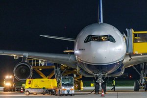 Sporting Lissabon ist zum Champions League Spiel nach Klagenfurt mit einem Airbus A340-300 angereist. Foto: Wolfgang Jannach