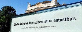 Weltflüchtlingstag 2021 - Wochenende für Moria fand diesmal vorm Stadttheater statt