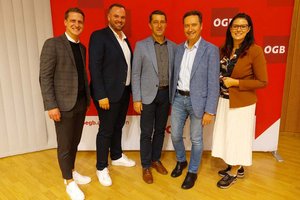 Michael Linder (Landesjugendsekretär), Mario Pichler (ÖGJ Landesvorsitzender), Renè Willegger (ÖGB Landesvorsitzender), Georg Steiner (ÖGB Landesgeschäftsführer) und Landesrätin Sara Schaar. Foto: ÖGB Kärnten 