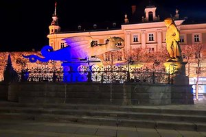 Lindwurm leuchtet in Farben der Ukraine. Foto: Mein Klagenfurt