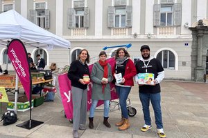 Aktion Kilo gegen Armut: Junge Menschen sammeln Lebensmittel und Hygieneartikel für Menschen in Not. Foto: Caritas