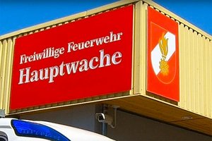 Überstunden: FF Klagenfurt steht hinter Branddirektor DI Herbert Schifferl. Foto: Mein Klagenfurt