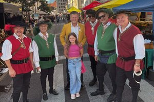 Bürgermeister Christian Scheider und die Stadtrichter zu Clagenfurth freuen sich über den gelungenen Altstadtzauber 2025. Foto: Büro Bürgermeister Scheider