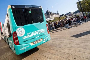 Der Impfbus steht in dieser Woche wieder am Neuen Platz. Foto: StadtKommunikation/Bauer