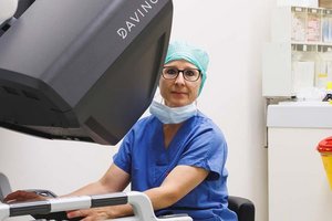 Mit 20. Oktober übernimmt Priv. Doz. Dr. Orietta Dalpiaz, FEBU (49) die Position der Primaria der Abteilung für Urologie im Klinikum Klagenfurt am Wörthersee. Einer ihrer Schwerpunkte ist die robotergestützte Chirurgie. Foto: KAGES/Stiefkind