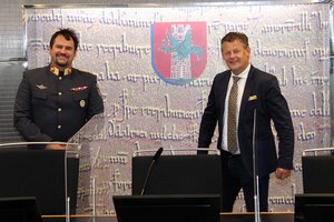 Oberstleutnant Markus Tilli und Bürgermeister Christian Scheider. Foto: StadtKommunikation/Wedenig