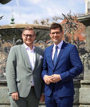 ÖVP Landesparteiobmann LHStv. Martin Gruber und der neue geschäftsführende Stadtparteiobmann Julian Geier. Foto: Kärntner Volkspartei