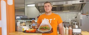 Gestern, Montag, hat der slowenische Fast Food Anbieter „Hot Horse“ aus Laibach seiner erste Klagenfurter Filiale eröffnet.