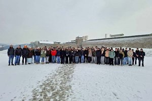 140 Klagenfurter HTL-Schülerinnen und Schüler besuchten das KZ Mauthausen. Foto: Mag. Gerda Wobik