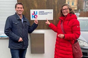 Jungendreferentin Stadträtin DI Constance Mochar und Finanzreferent Vizebürgermeister Mag. Philipp Liesnig besuchen die Betreiber der Jugendnotschlafstelle Klagenfurt. Foto: KK