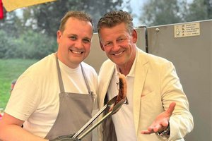 Vizebürgermeister Patrick Jonke und Bürgermeister Christian Scheider laden herzlich zum Welzenegger Familienfest mit großem Flohmarkt ein. Foto: zVg