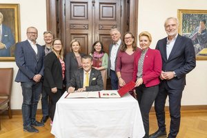 Klagenfurt und Graz unterzeichnen „Memorandum of Understanding“. Foto: Stadt Graz/Fischer